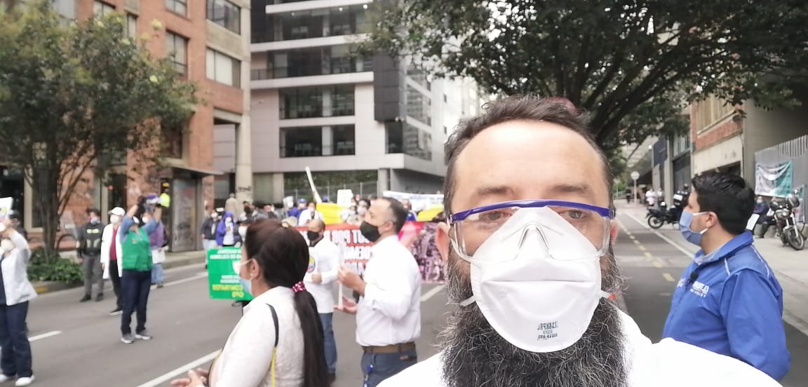 movimedicointe's tweet photo. Planton por la salud hoy #21demayo #nosestanmatando #NiHeroesNiMartires #ElementosdeproteccionYa exponemos nuestras vidas para salvarte necesitamos de tu apoyo #QuedateEnCasa #Covid_19 #coronavirus @IvanDuque @MinSaludCol @CanalRCN @NoticiasCaracol @WRadioColombia @NoticiasUno https://t.co/AyQIWV8W4l