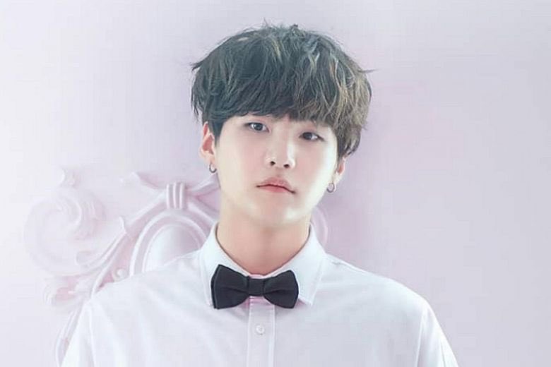 Thread of Yoongi pictures that I have in my gallery