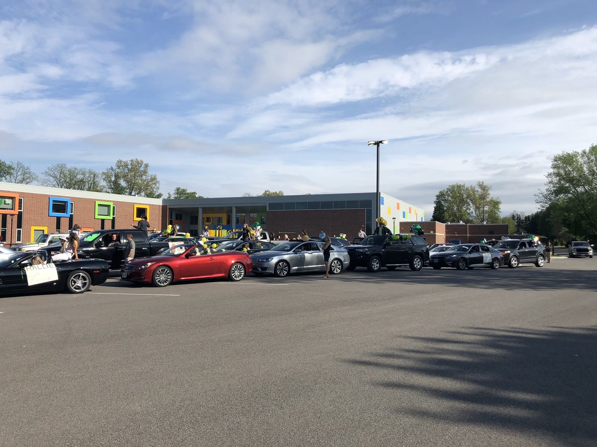 MrsHarigan's tweet photo. Senior Send-Off for @Steeleclassof20 was a blast! Thank you to everyone who joined us tonight!! #AmherstComets https://t.co/hLi2IxiBcM