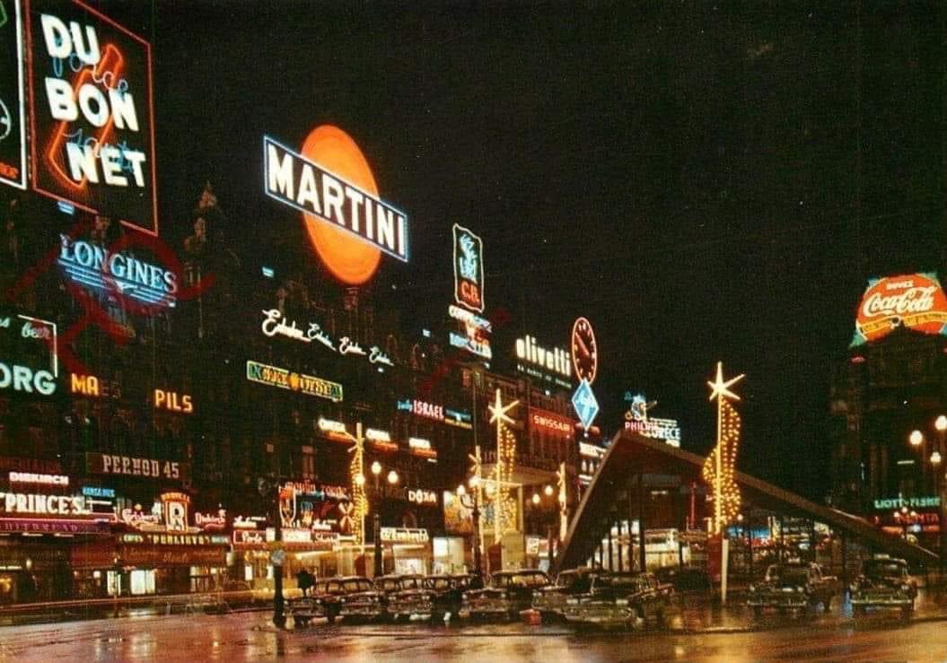 NAS on Twitter: "Bruxelles, place de Brouckere 1960, on se croirait à Las  Vegas 😮👌.… "