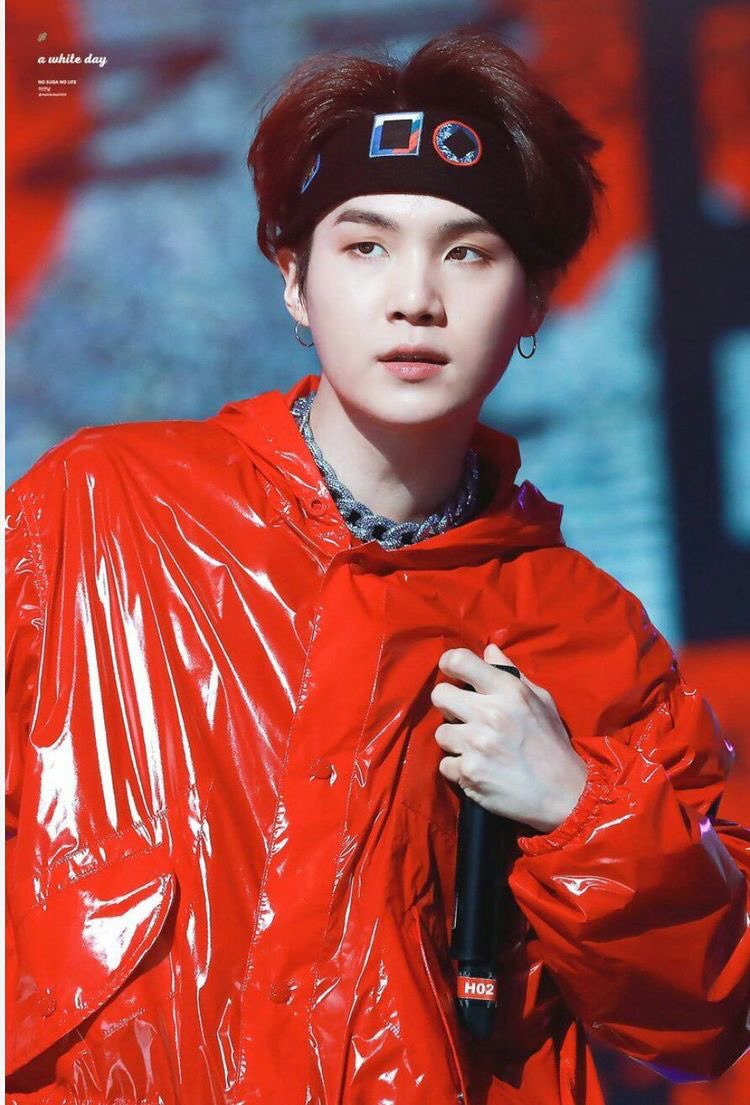 Thread of Yoongi pictures that I have in my gallery