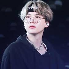 Thread of Yoongi pictures that I have in my gallery