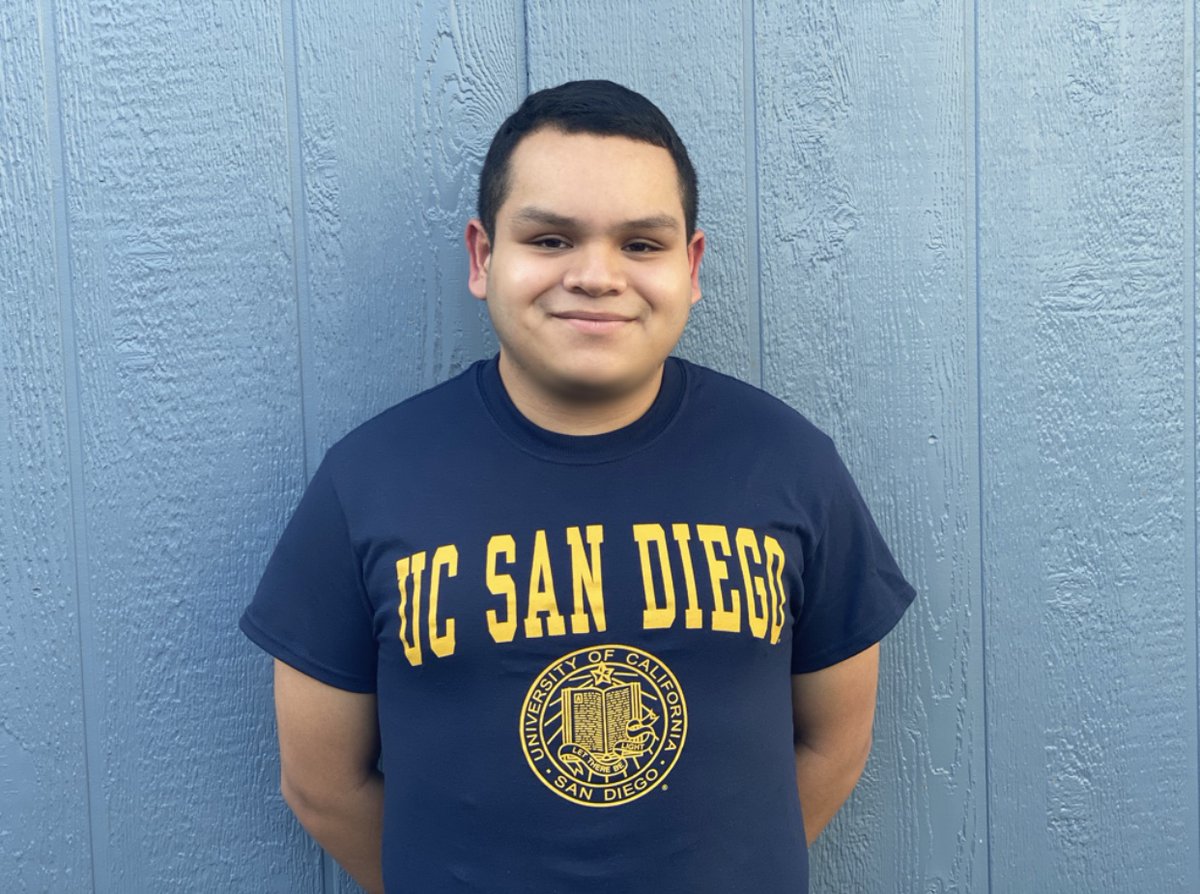 SMC_edu's tweet photo. Congrats to SMC mathematics major Anthony Arevalo Hernandez on transferring to .@UCSanDiego! βSMC helped me by providing simple access to the resources I needed. Whether it was study rooms, tutoring, counseling, school jobs, office hours & so much more.β #ProudToBeSMC #UCSDBound https://t.co/NmhxyKJzNu
