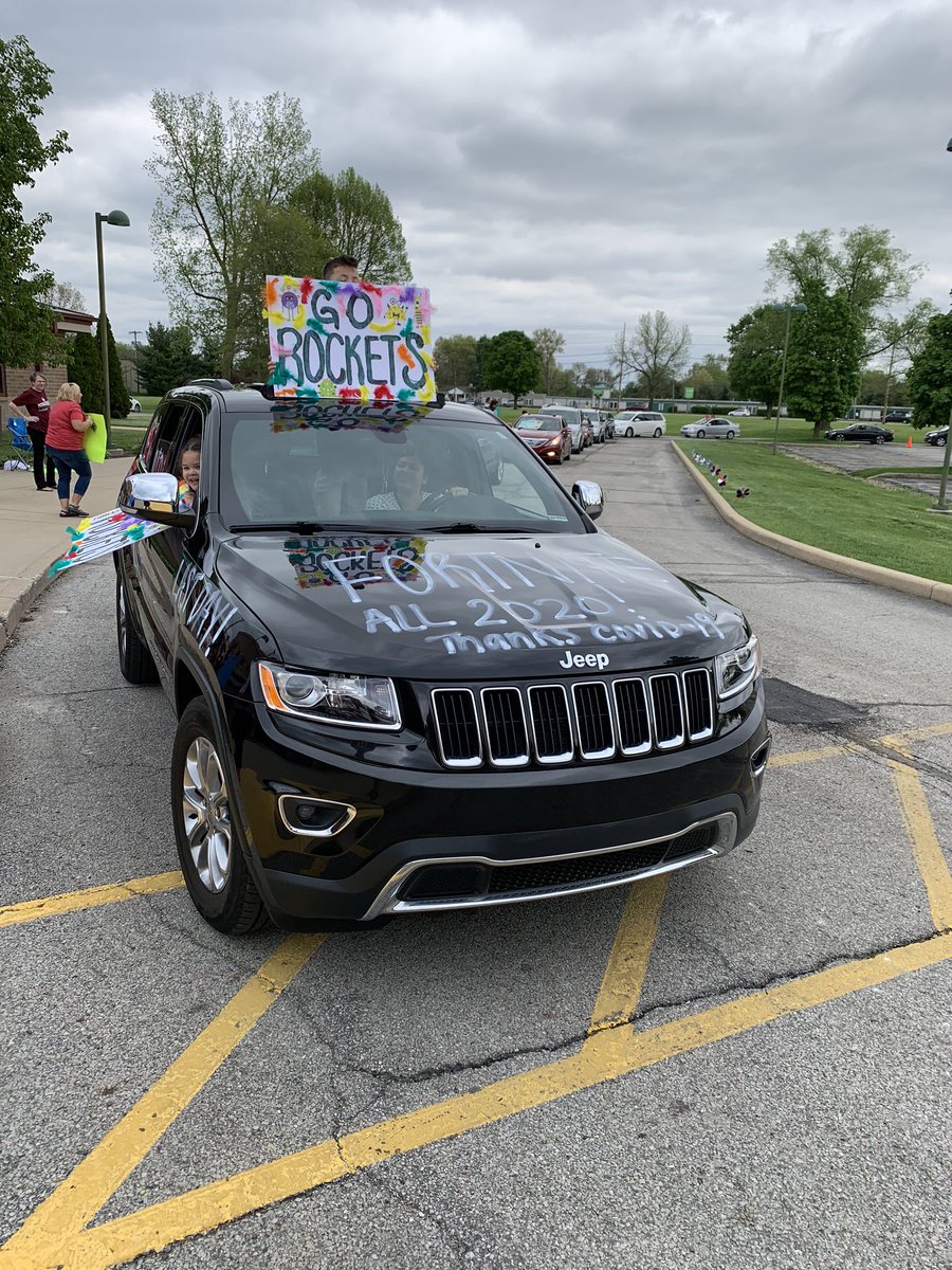 What a wonderful way to wrap up up the year!  Our Reverse Parade was a HUGE success!  We saw so many of our AMAZING kiddos!
There was a steady stream of cars for over an hour! Students and parents did a great job decorating cars and signs!
Thanks for the ❤️ <a href="/SCMLiberty/">Liberty Elementary</a> Rockets!