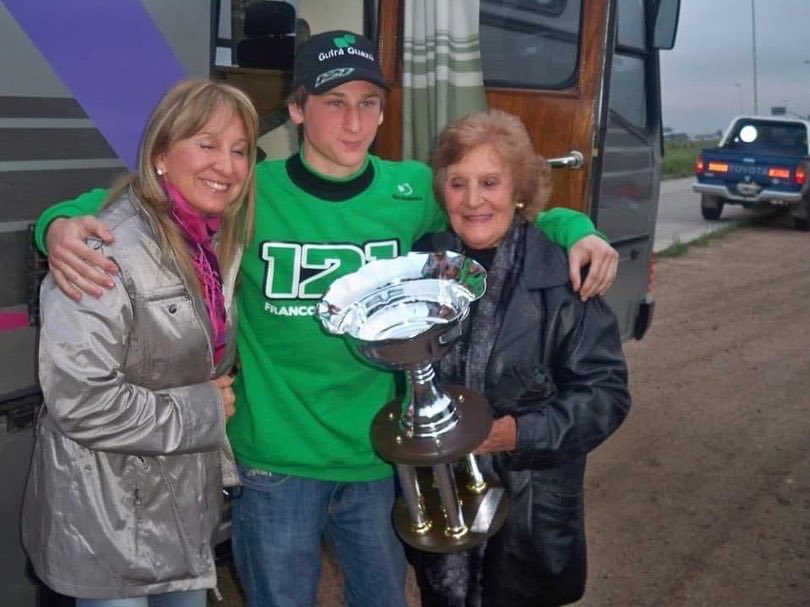fdebenedictis1's tweet photo. Desde siempre las abuelas piden la copa! 🏆😂
#SeLaMeressi #LlevalesLaCopa https://t.co/ux3jbxaK02