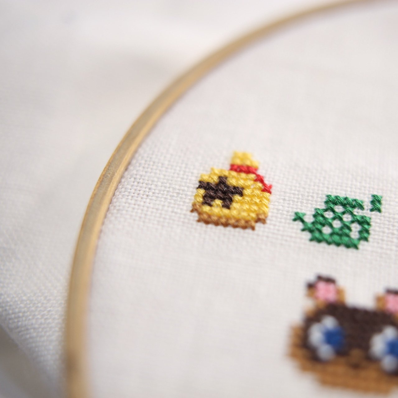 刺繍作家 宗のりこ クロスステッチ A Twitter ベル袋 小さいスイッチの世界 あつ森ver Designed By Noriko Soh ベル袋ばーっかり刺すのもいいな 全部刺してからポスト予定でしたが我慢できずにアップしちゃう カワイ あつ森 まめきち あつまれ