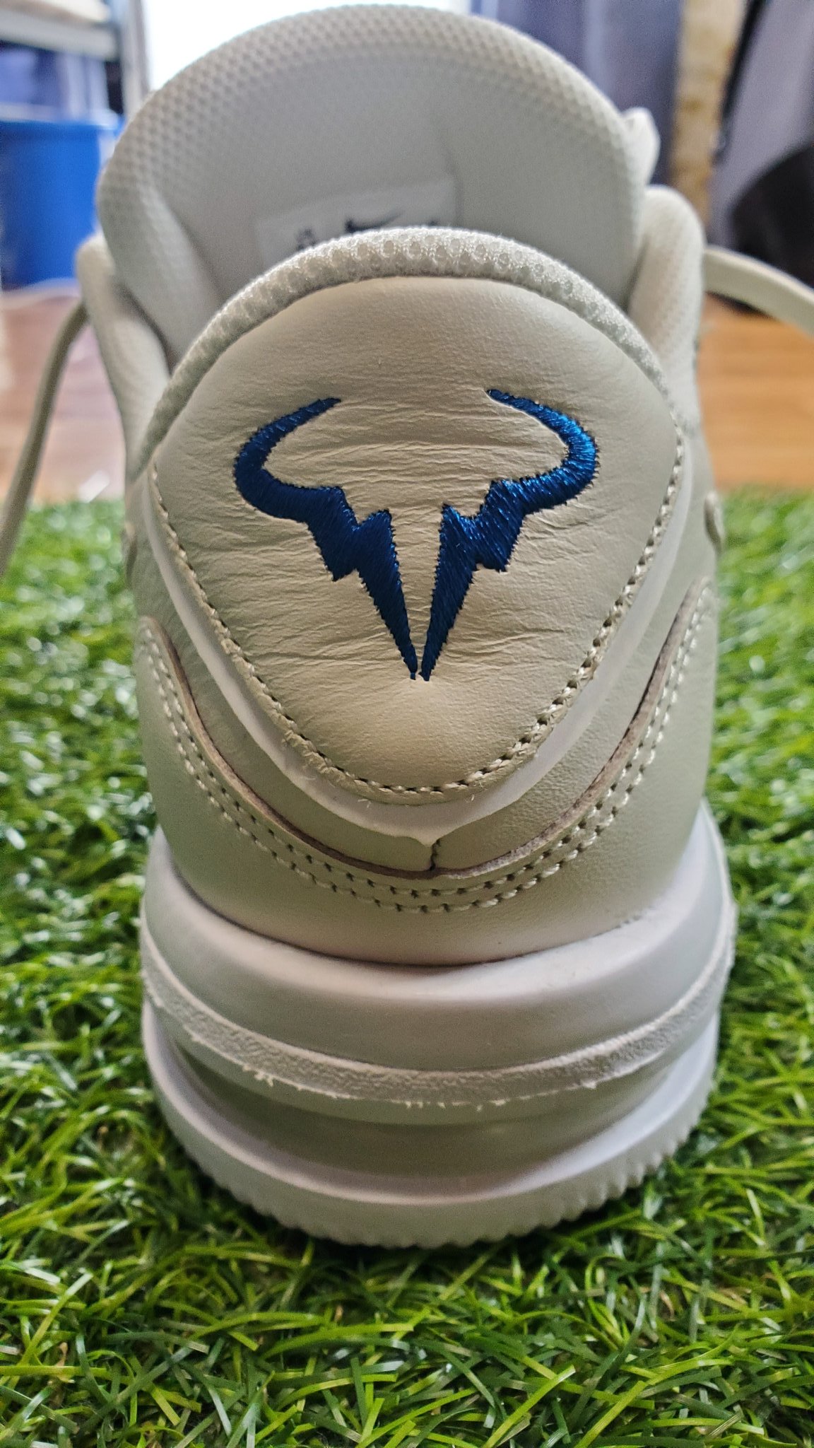 福嶺らいる ナイキコート エアマックス ヴェイパー ウィング プレミアム 名前の長い靴ですが こう見えて実はテニスシューズ かかとにはナダルのマークも オフホワイトっぽい落ち着いた色味でおしゃれ 再投稿