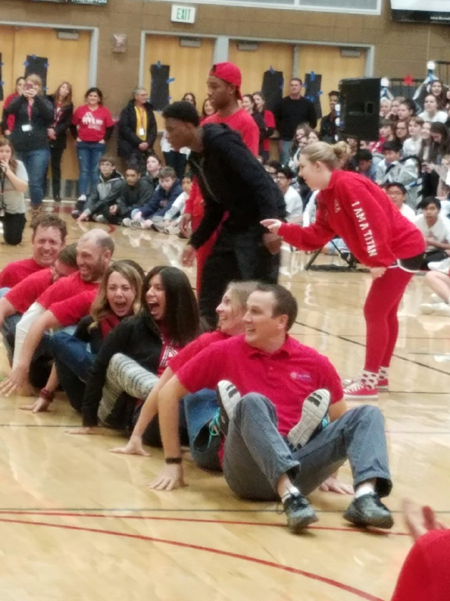 jennamdudley's tweet photo. So many memories with my Titans! Remember, that one time the fire alarm went off in the POURING rain?! 🅰️❤️ #titansallin #antelope @anhsstudentgov https://t.co/wBZc4ll3P5