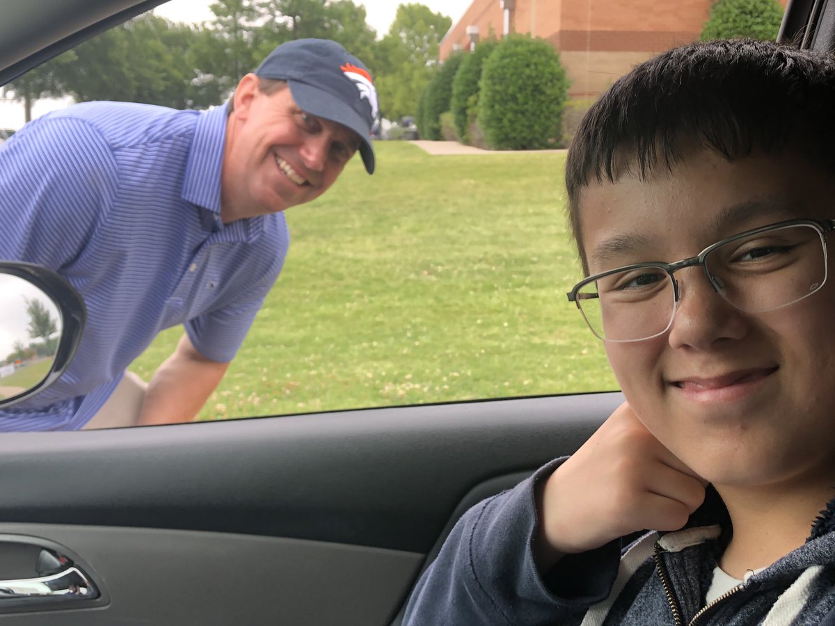 cyen30's tweet photo. Final farewell for Matthew today as we drive thru Rice campus. Congrats Matthew for being a dedicated, smart &amp; kind kid always! way to go for not missing a day of school for the last three years! I can’t wait to see what the future holds for you! 🎉🎓🌟 #riceraven @RiceMSRavens https://t.co/uzwQiI26Gm