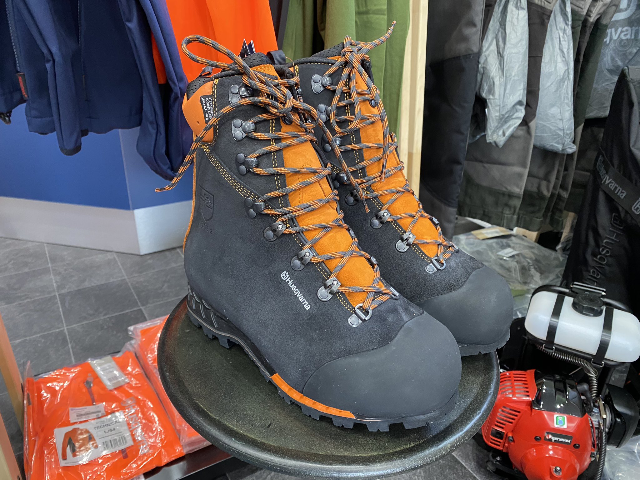 ハスクバーナ ブーツ(Husqvarna Protective Boots) 超ポイントアップ祭