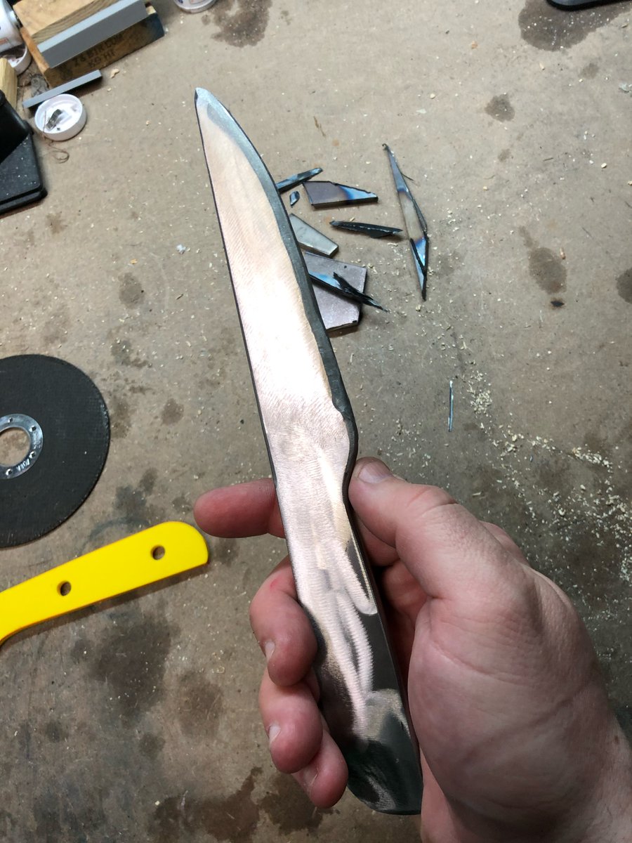 Here’s the profiled blade after a bit of grinding! Not sure how to evaluate it, but I think it’s decent for a first try without, I assume, the “proper” tools.I tested it in a cardboard box despite it not actually being properly sharpened (or hardened) and... it will cut!