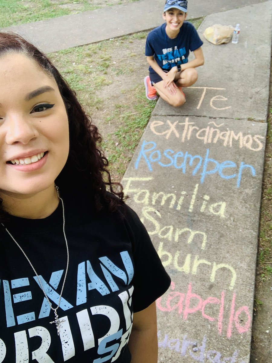 Decorated sidewalks with some words of encouragement for our Texan kiddos with <a href="/NancyCabello10/">Nancy Cabello</a> ❤️❤️  <a href="/SamRayburn_HS/">Sam Rayburn High School</a> <a href="/TexanTagTeam/">Texan Tag Team</a>