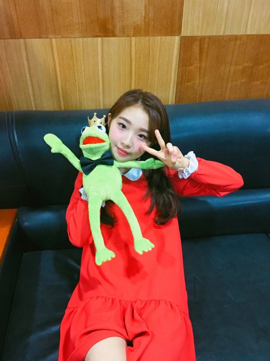 a thread of yeojin but she gets older as you scroll
