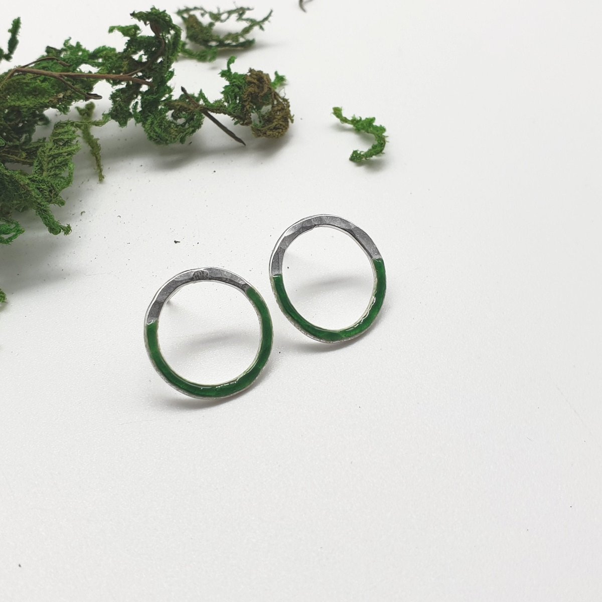 MaisyPlum2's tweet photo. Handmade Silver Enamel Circle Studs https://t.co/kpzmMK3Pfd #87RT #EtsyUK #Eshopuk #OlineshopRT #etsyselleruk #SilverCircles https://t.co/fH6gHj3KIr