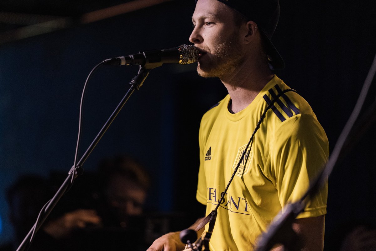 NashvilleSC's tweet photo. It's #FlyKitFriday, and if you're looking for some Nashville SC style advice, look no further than @judahandthelion.
Are your repping the Boys in Gold today? Let's see it. πΈ
#EveryoneNside https://t.co/KbZXwfxmr9