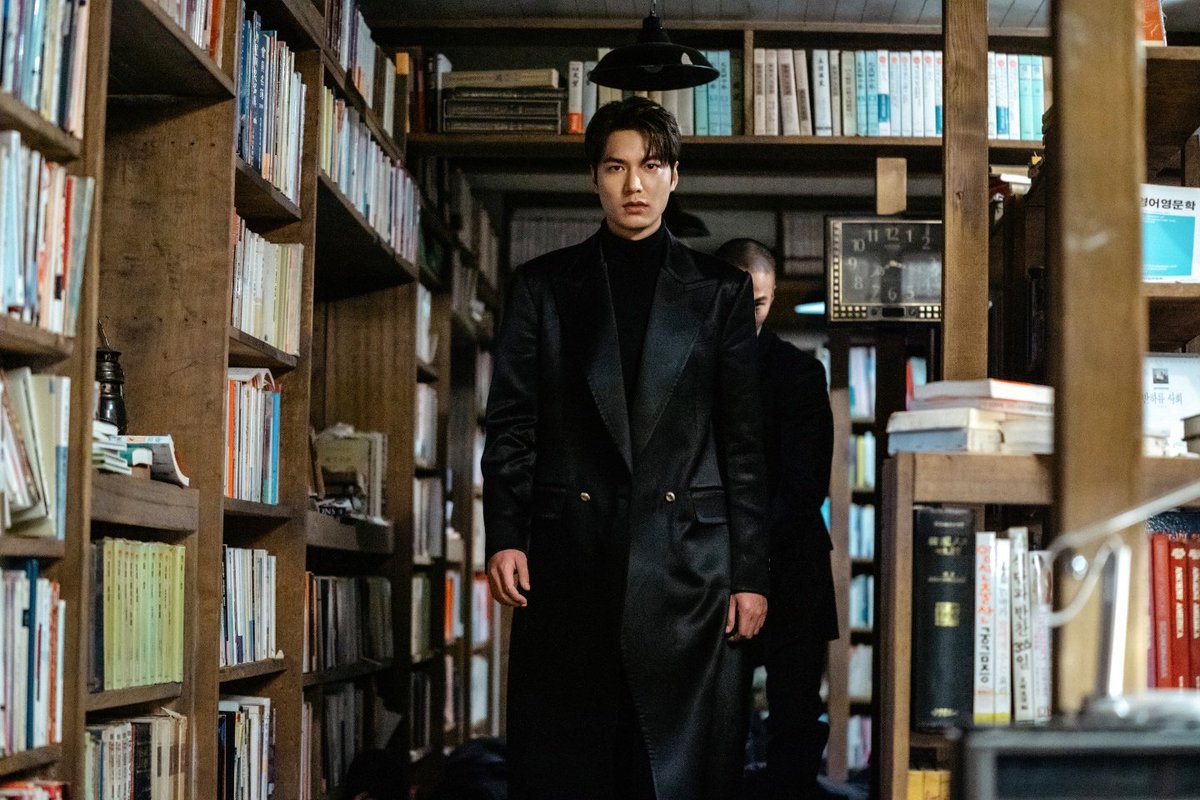 드디어 역적 잔당들의 흔적 발견!
오늘부터 몰살 초읽기 들어갑니다🔥
#이곤 의 복수가 제대로 터지기 시작하는 11회, 오늘도 잊지 말고 본방사수하세요!
⠀
SBS드라마 #더킹영원의군주
📺매주 [금토] 밤 10시 방송!
⠀
#이민호 #TheKing #TheKingEternalMonarch #sbs #Netflix #leeminho