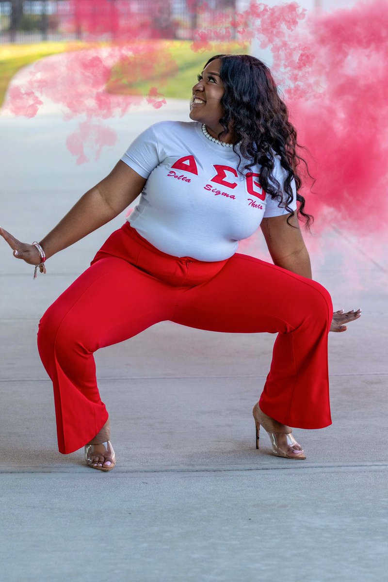 Tamarah_xoxo's tweet photo. If you can wait, and not be tired by waiting.. 
•
•
Oh to be a Delta 🎓
#HBCUGRAD #BlackGirlMagic #Classof2020 #HBCUBUZZ #VUU #BlackAF #Blackgradsmatter #Blacksocialworkers #Showmeyourwalk #Haitiangrad #HBCUPride #blackexcellance
#DST1913 #DeltaSigmaTheta #DST1937 #HBCUGreek https://t.co/znaSqBWSWb