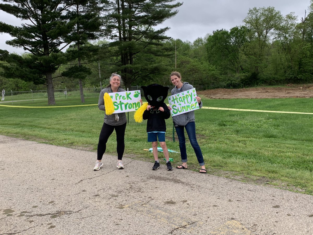 LM_PrekPanthers's tweet photo. Today was the last day of school, and we celebrated the only way we could. Thank you teachers and families for a great year! #LMpride #SalemSuperStars https://t.co/aJ5rtPq4fJ