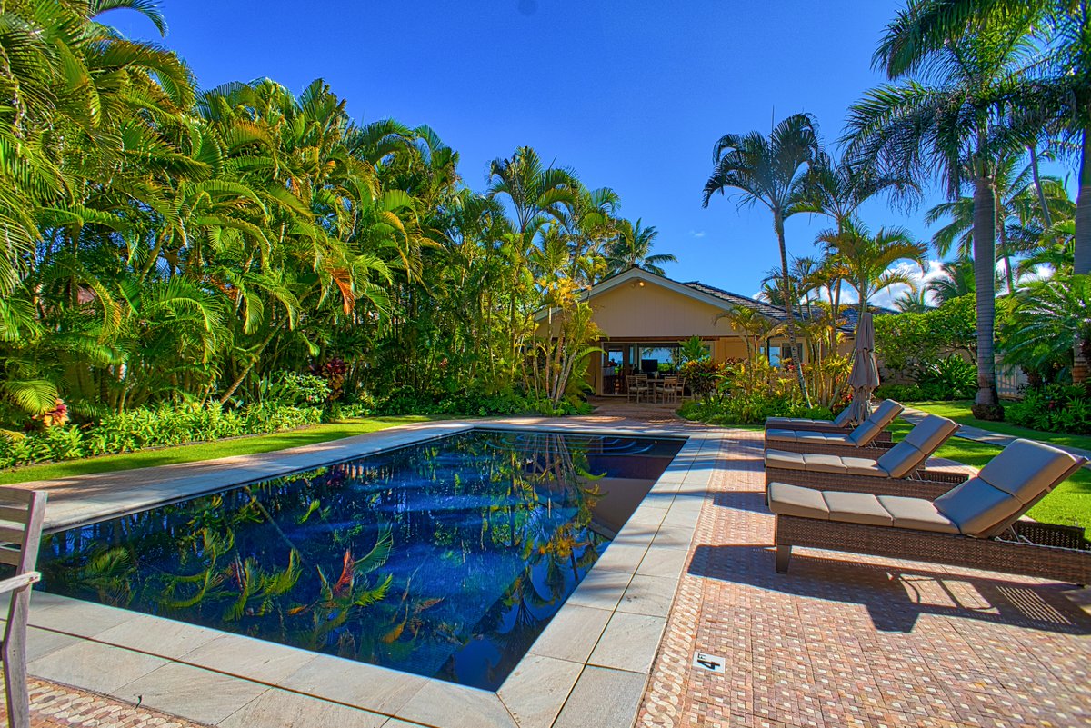 TrinityHawaii's tweet photo. This charming Hawaiian style Beachfront home offers breathtaking views of Lanikai Beach, turquoise water and the Mokulua Islands!

Explore our website for more Property details and photos 
https://t.co/UI5QETdbva https://t.co/mkfa4SEsDn