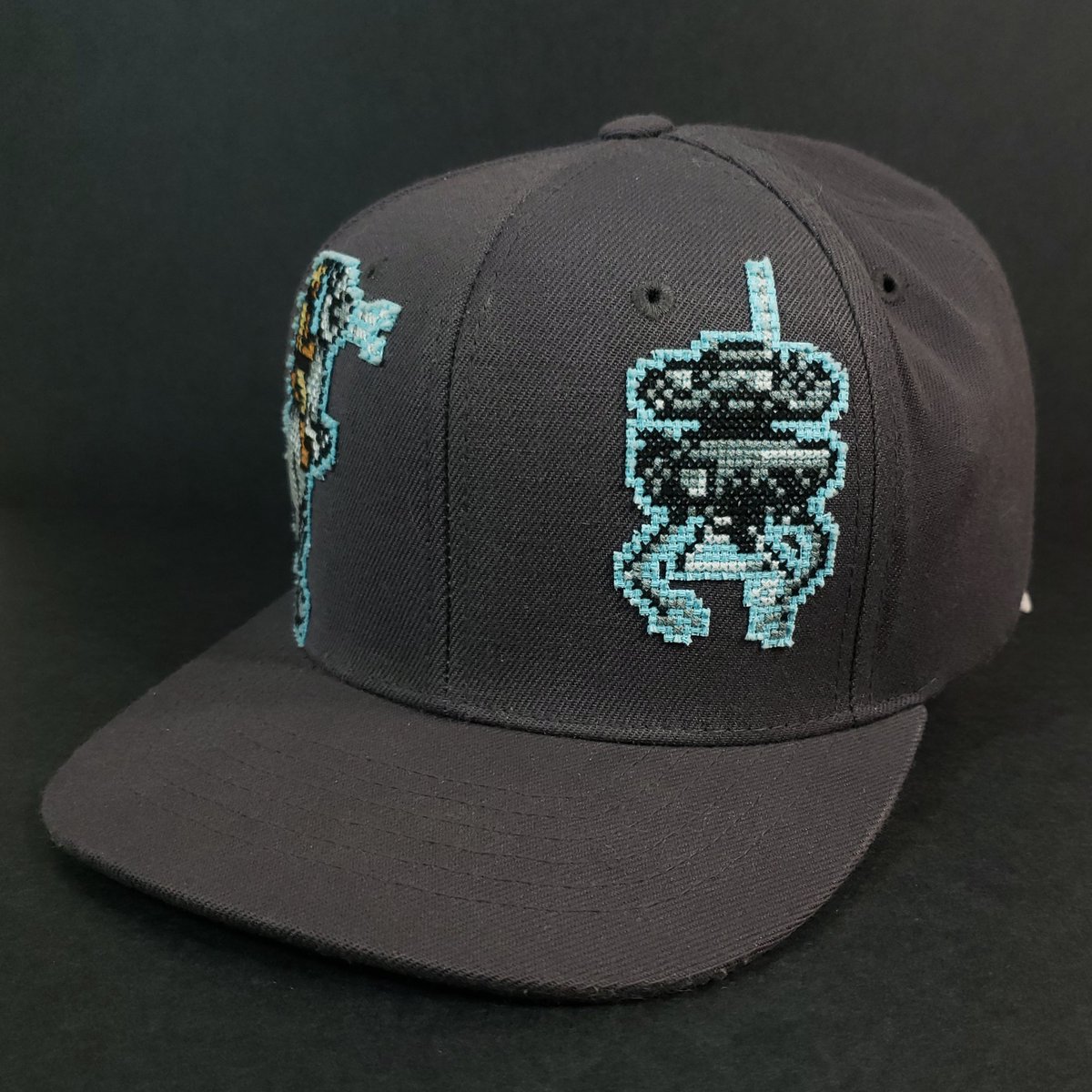 rabmcmlxxxvii's tweet photo. Happy 40th anniversary to the best @starwars movie, #TheEmpireStrikesBack!
To celebrate, here's a hat a made a few years ago. Based on the sprites from "Empire Strikes Back" for the #NES.
#ESB40 #StarWars #brossstitching #crossstitch #DMCThreads #nintendo https://t.co/GF7HcF4kXg
