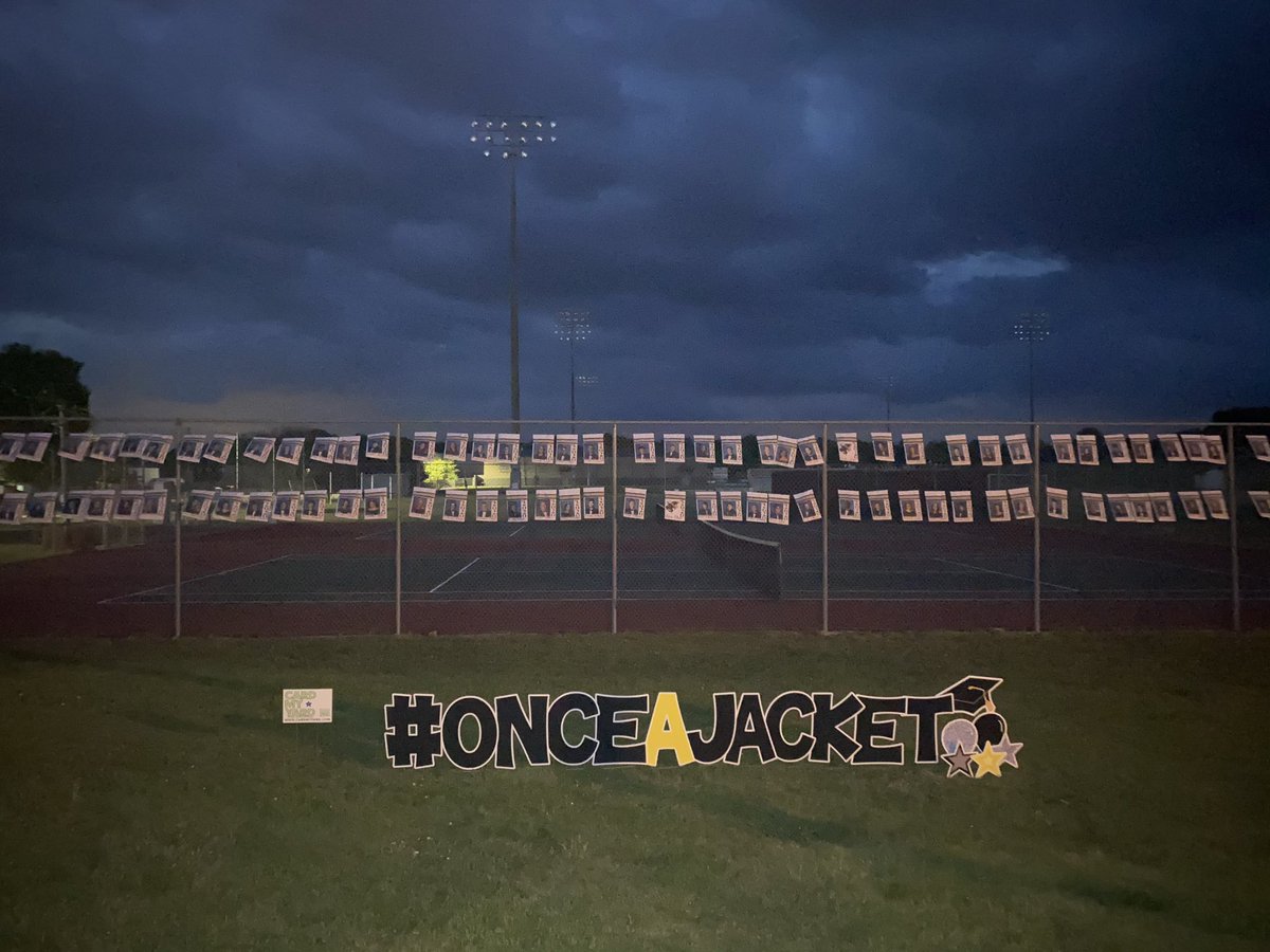 wcsFVHS's tweet photo. #OnceAJacket Class of 2020 we salute you!!! https://t.co/VXGTvtQQGp