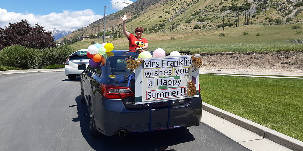 SpringCreekPCSD's tweet photo. It was so great to see everyone today! Have a great summer!
https://t.co/S2zEZvKRZj
#springcreekelementary #staywellprovo #staffparade https://t.co/YjxrujqBzp