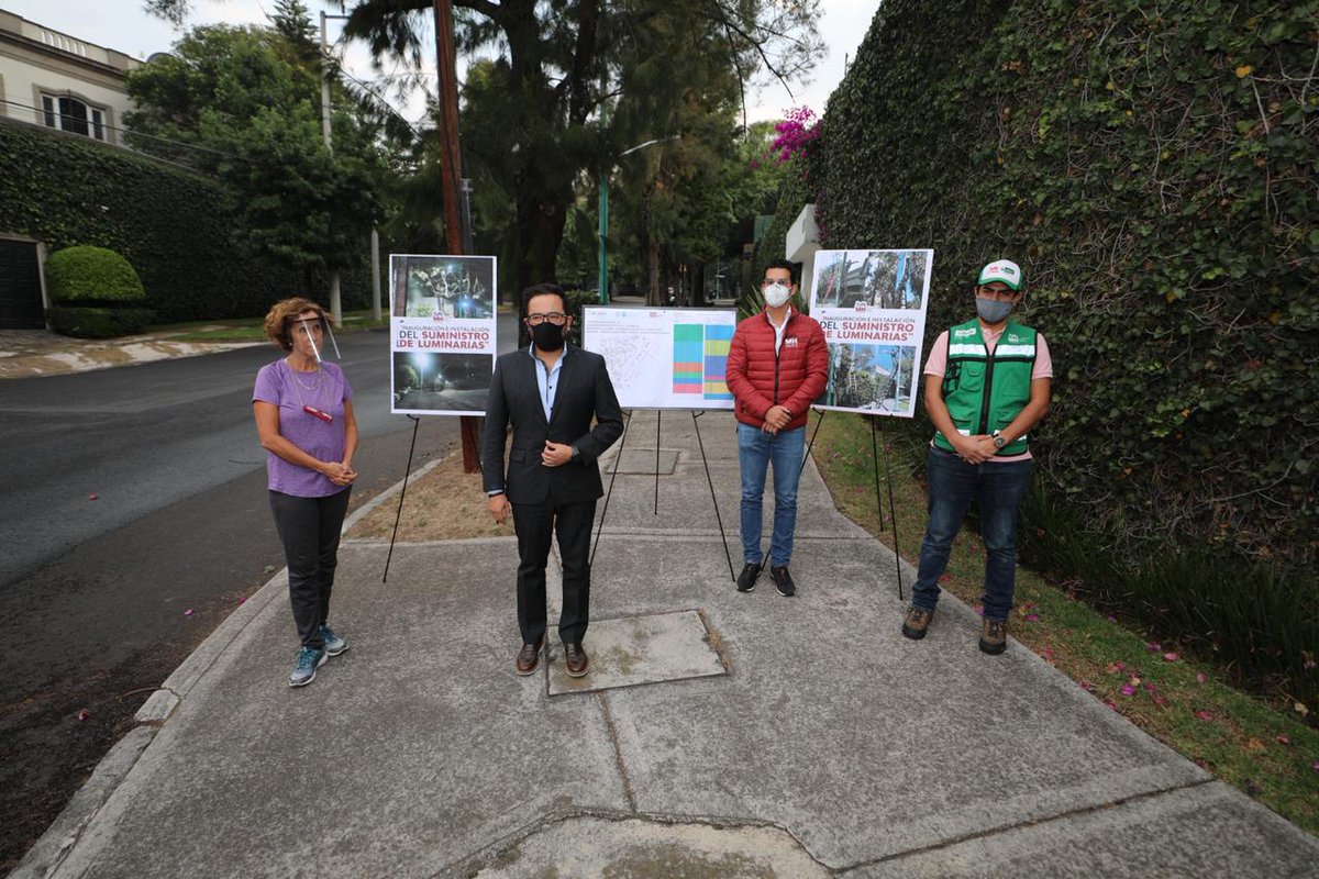 vromog's tweet photo. La seguridad sigue siendo prioridad en la @AlcaldiaMHmx, para dar seguimiento realizamos la Inauguración del suministro de luminarias en #LomasDeReforma y #LomasDeChapultepec
#MHelCorazónDeLaCapital https://t.co/isWJh0Xtbt