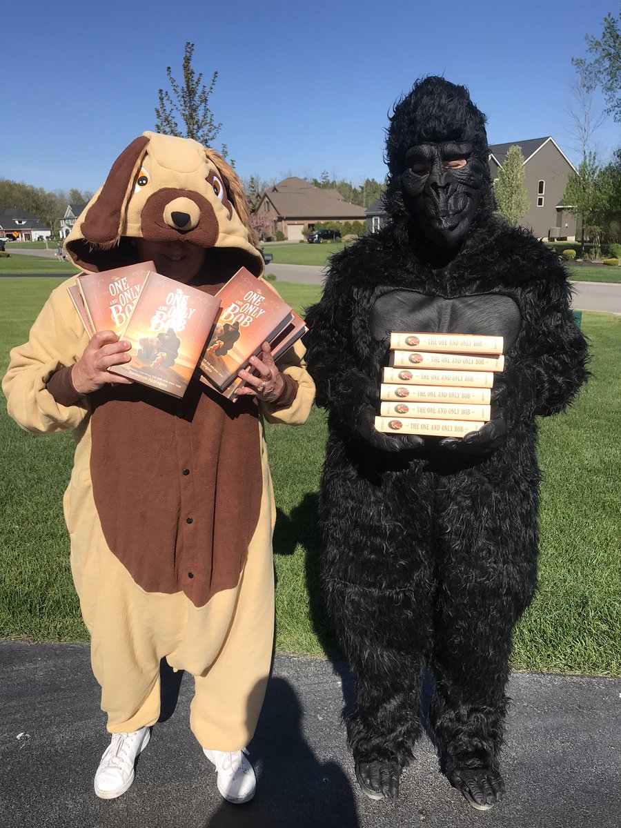 LAHildreth's tweet photo. Today we dressed up as Ivan and Bob and drove around town to hand deliver The One and Only Bob books to our fourth grade students. The look on their faces when they answered the door was priceless! @HarperChildrens @kaaauthor @GlendaleSHCSD https://t.co/sl4zevQgr1