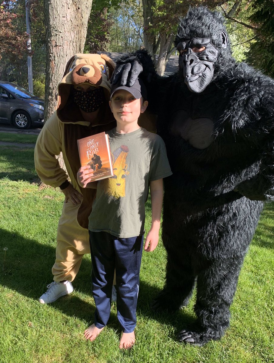 LAHildreth's tweet photo. Today we dressed up as Ivan and Bob and drove around town to hand deliver The One and Only Bob books to our fourth grade students. The look on their faces when they answered the door was priceless! @HarperChildrens @kaaauthor @GlendaleSHCSD https://t.co/sl4zevQgr1