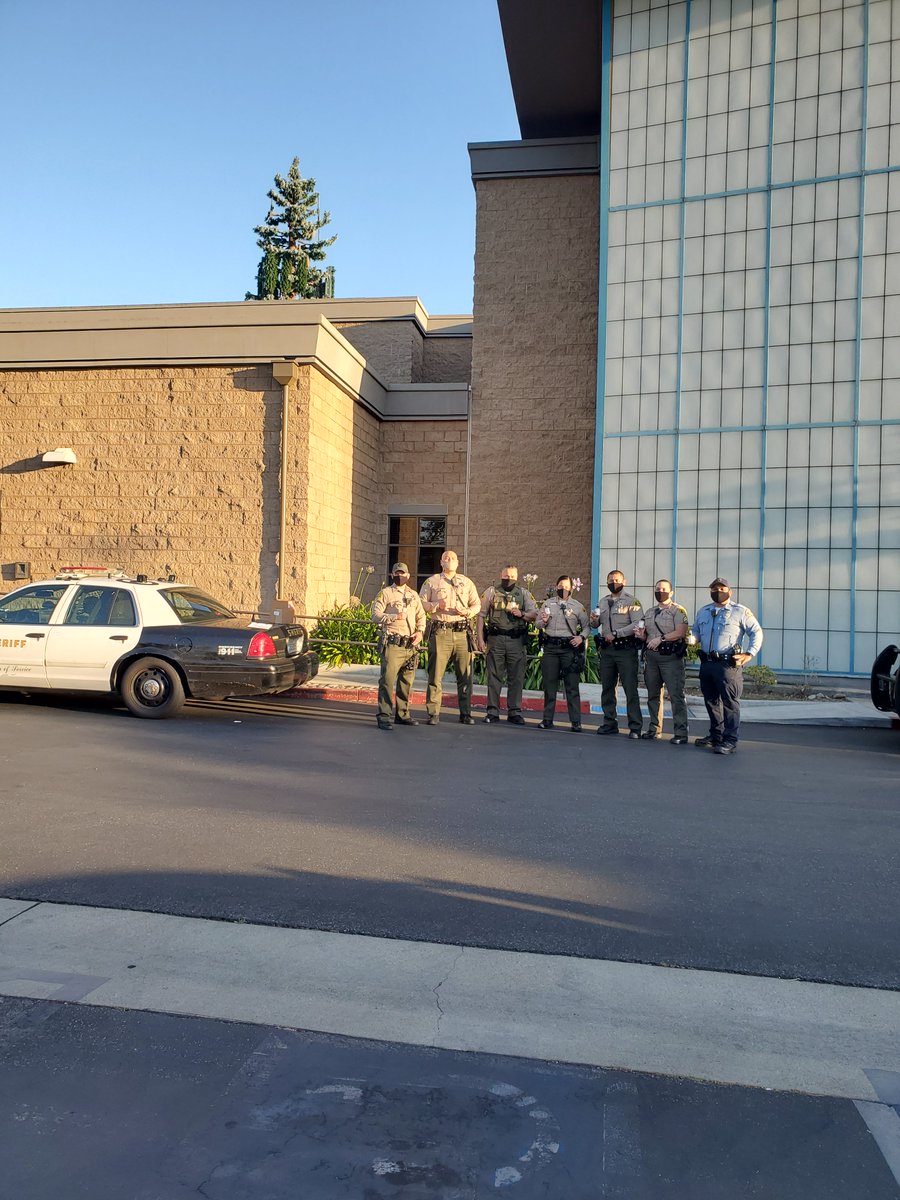 NorwalkLASD's tweet photo. La Mirada Deputies thank "Dr. Brite" for helping keep us safe during the Covid-19 Pandemic, by donating hand sanitizer. #LamiradaPS #Norwalk #DrBrite #Communitypolicing https://t.co/dRLyrTxE2p