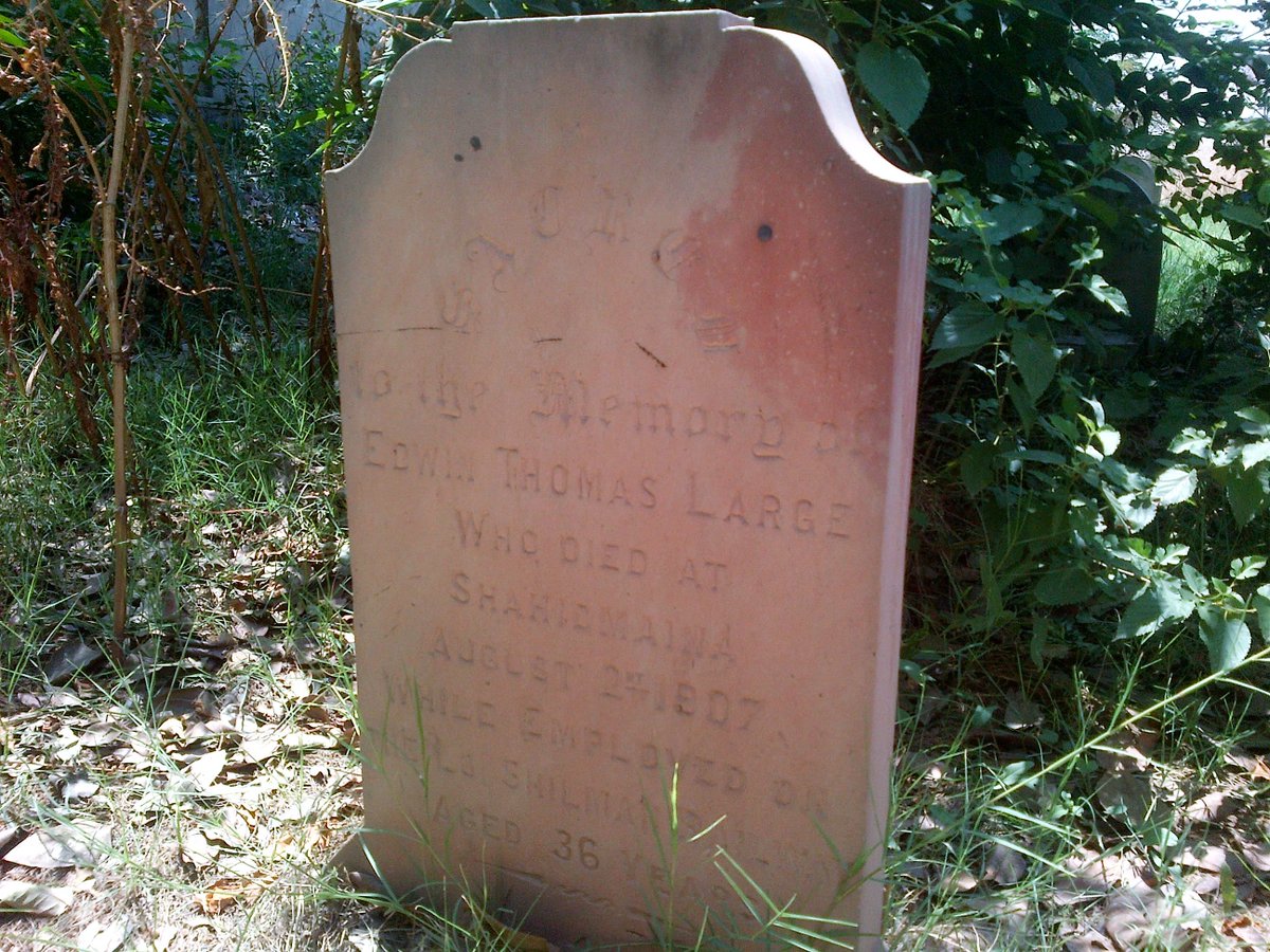 In Tehkal Christian Cemetery I visited 36 yrs old Edwin Thomas Large, who had died at Shahidmaina in 1907 while employed on & #39;Loi& #39; Shilman RailwayThe line to Landi Kotal had commenced late in mid 1920sThe news of railway activity in Loe Shilman in 1907 was quite intriguing