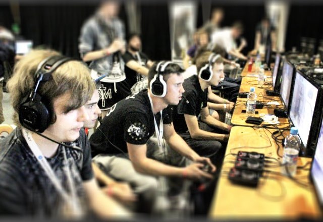 Benhimovic's tweet photo. Back at #i49 for #Halo4 came 6th in EU! good memories here! With the infamous @zPinchy with @ShaunThePenguin @CyborgINinja I would tag Chalkie in there but dunno if he has Twitter 🤷‍♂️. https://t.co/c5QtAbiC2N
