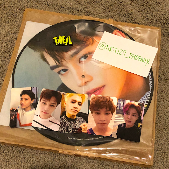 nct127_phoenix's tweet photo. QUICK GIVEAWAY: Admin 🍒 is giving away OFFICIAL Taeil merchandise! RT and leave a comment saying why you love Taeil. Open to everyone in the USA. 💚

Closes tomorrow, 5/22 @ 9 PM Arizona time. Please be sure you have permission to receive mail if you're under 18! https://t.co/R7V7EvePNh