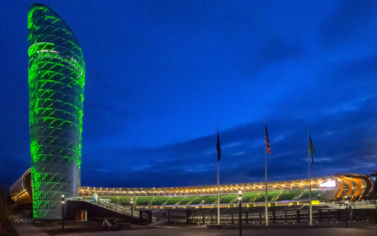 APNELSONPHOTOS's tweet photo. Hayward Field lights got tested at the new @OregonTF venue. The @registerguard has covered track & field on that ground for decades and we can't wait to get back at it. Olympic Trials, @usatf @WorldAthletics @NCAATrackField & more. #haywardfield #GoDucks
https://t.co/TMZqqwm3HW https://t.co/lB3u41YHKb