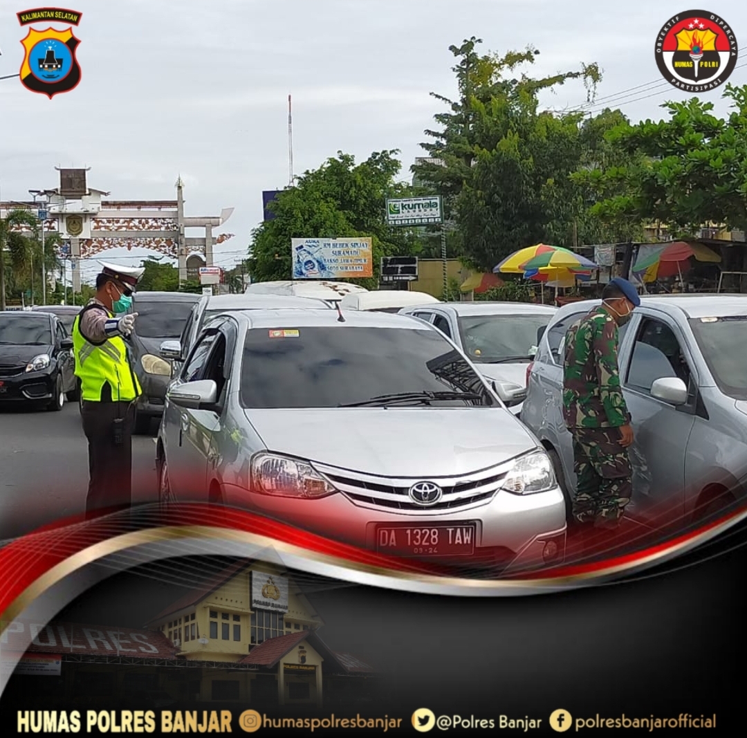 PolresBanjar's tweet photo. Kegiatan Pemeriksaan di Pos PSBB Kab. Banjar dalam rangka memutus mata rantai terhadap penyebaran Virus Corona (Covid-19).
.
INTAN MARTA ~ Berintegritas Tangguh Bermartabat. https://t.co/QLQqJ8LxPV