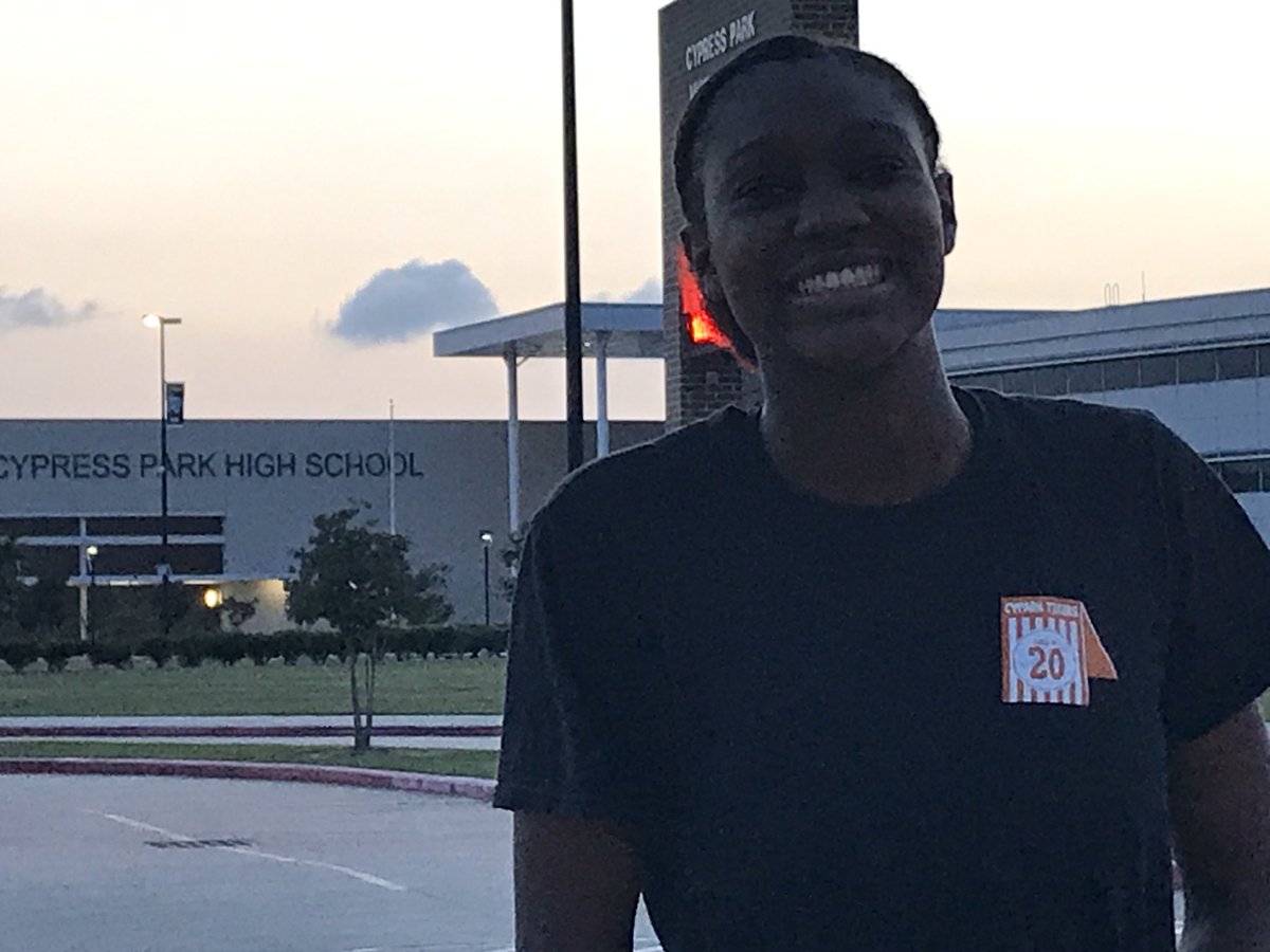 Donster16's tweet photo. #seniorshine2020 #parkfirstclass #TigerNation @CypressParkHS https://t.co/oTgWKgxFac