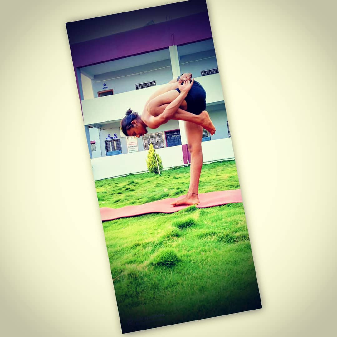 Yoganandam_'s tweet photo. ᴛʜᴇ ʜᴀʀᴅᴇʀ ʏᴏᴜ ᴡᴏʀᴋ ꜰᴏʀ ꜱᴏᴍᴇᴛʜɪɴɢ, ᴛʜᴇ ɢʀᴇᴀᴛᴇʀ ʏᴏᴜ'ʟʟ ꜰᴇᴇʟ ᴡʜᴇɴ ʏᴏᴜ ᴀᴄʜɪᴇᴠᴇ ɪᴛ.
@VidyutJammwal
@fitnesstrainer
@bodybuilding
@soothing
#EmailsOfFlipkart #media #meditate #ThinkSprinkler #ThingsIFindSoothing #bodybuilding #belledelphine https://t.co/v0JzqoRRBU