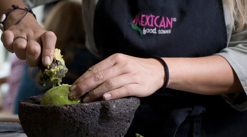 el_cuartel_mx's tweet photo. 📢#ElCuartelInforma

 @mexicanfoodtour, una innovadora propuesta con 8 años para adentrarse en la gastronomía mexicana, encabezada por @connieestefan y #LetyHinojos

¿están listos para vivir la cultura culinaria de #México de forma virtual? (por ahora)

▶️https://t.co/xVigEtYNlr https://t.co/ANYQtbGAJP