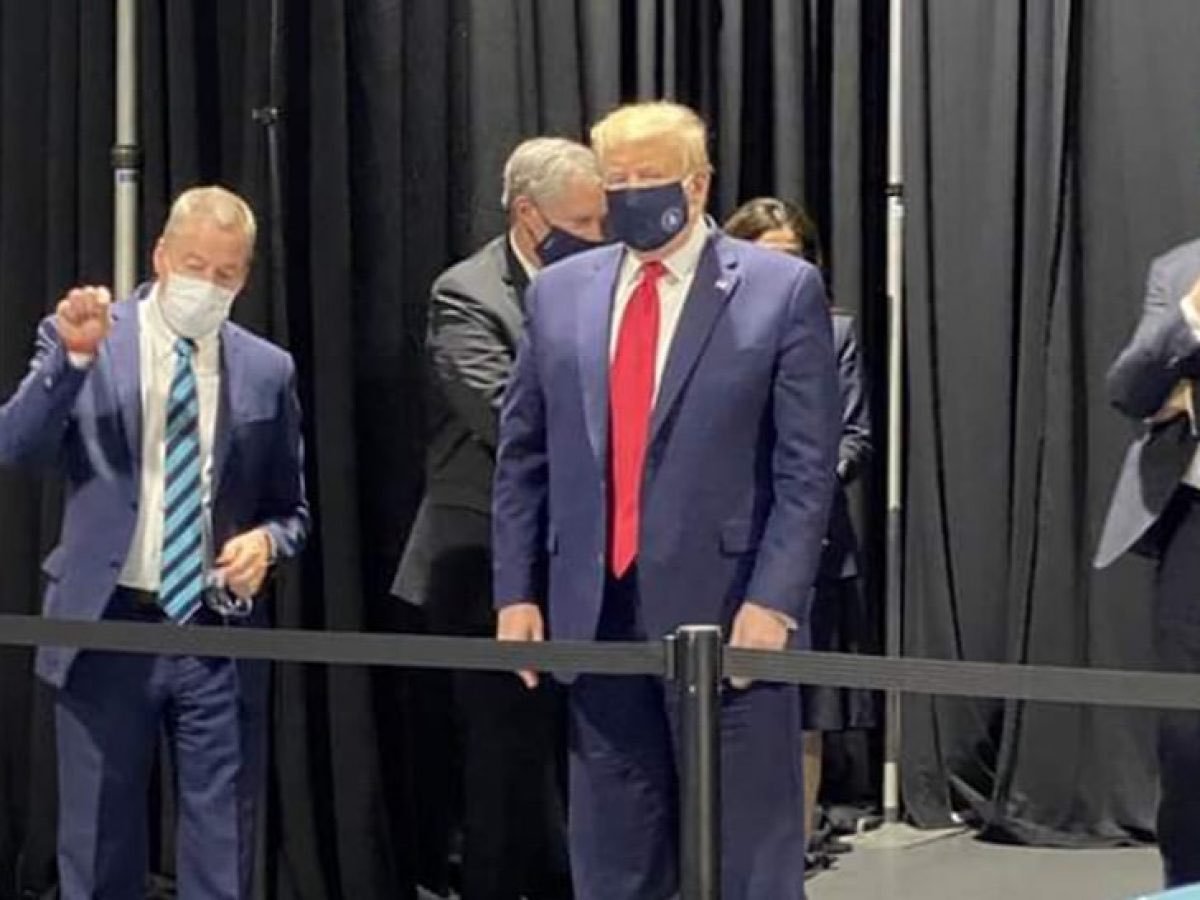 MatHelman's tweet photo. .@Lawrence, judging Trump's body language while being forced to, um, don a facemask, I suppose it makes sense that "POTUS" and "pouts" are anagrams. 😷

cc: @TheLastWord #TrumpMask #TrumpFord https://t.co/v0nibFjrEa
