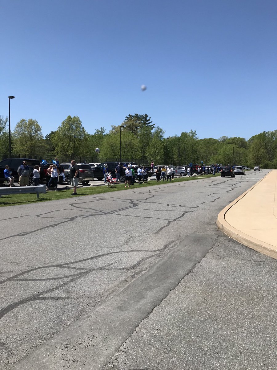 HanoverAreaJRSR's tweet photo. Couldn’t be more proud to be a part of the Hanover Area school community. Great to see our seniors picking up caps and gowns and K-12 staff there to greet them! HA proud! https://t.co/71vio7tzRl