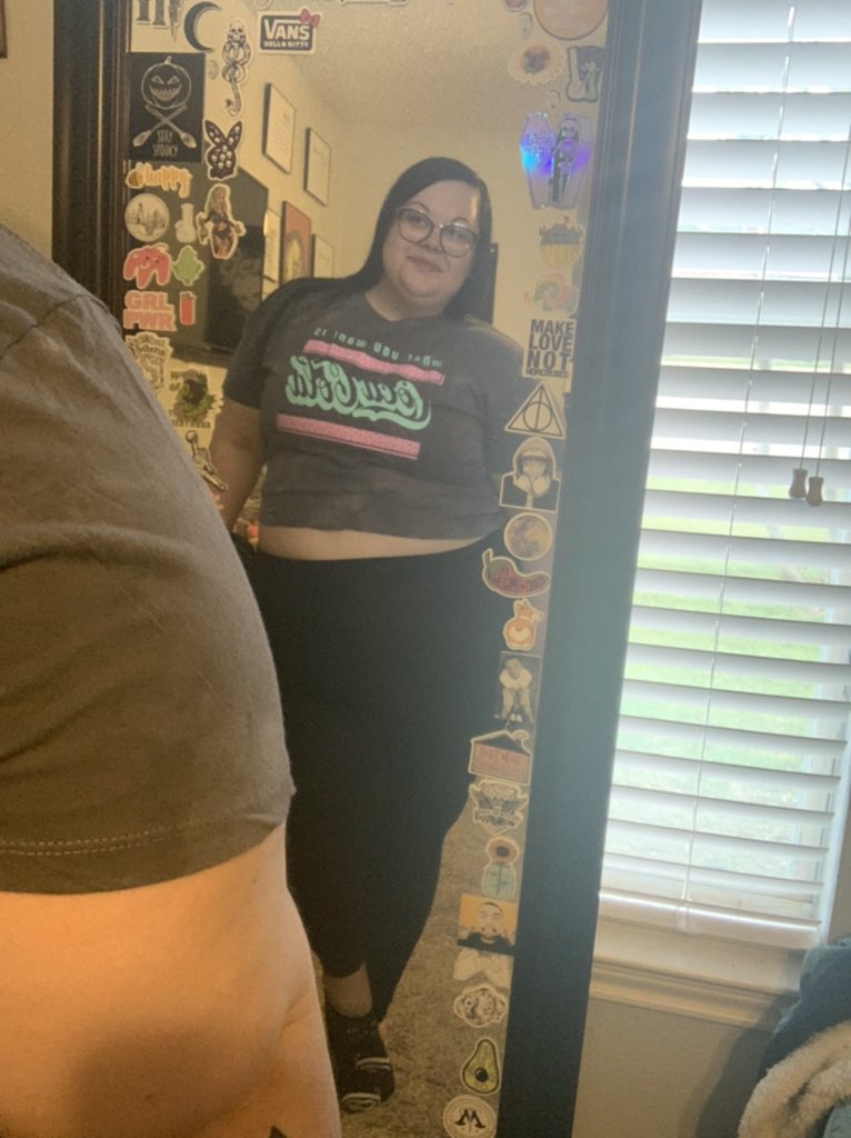 SunnySummers18's tweet photo. This is my new favorite crop top! 👀👀 @walmart I am pleasantly surprised at my find and the fact that their junior plus size went to XXXL to fit me comfortably! 🖤🖤
#thursdayvibes #effyourbeautystandards #plussizefashion #plussizelifestyle #plussizeconfidence #plussizebloger https://t.co/6xEZZUXLoi