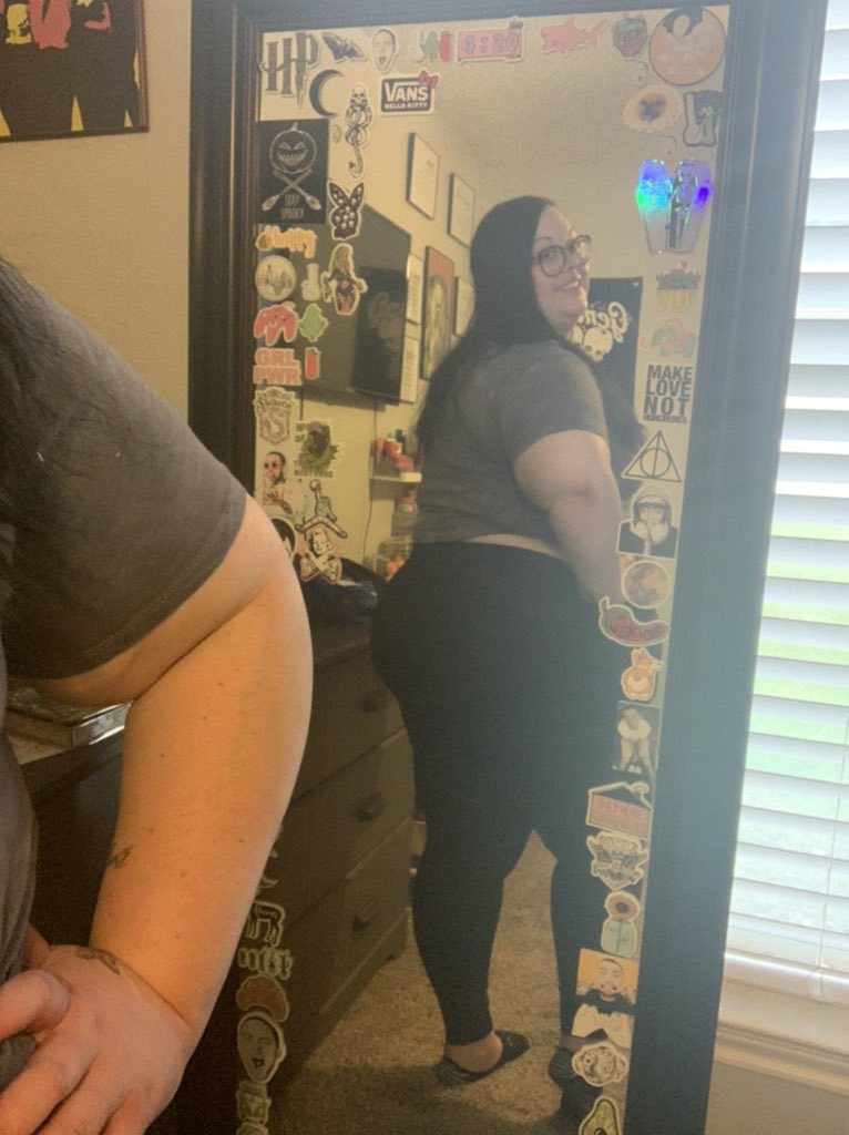 SunnySummers18's tweet photo. This is my new favorite crop top! 👀👀 @walmart I am pleasantly surprised at my find and the fact that their junior plus size went to XXXL to fit me comfortably! 🖤🖤
#thursdayvibes #effyourbeautystandards #plussizefashion #plussizelifestyle #plussizeconfidence #plussizebloger https://t.co/6xEZZUXLoi