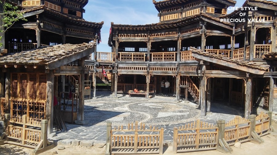 JL_Kdiamond's tweet photo. This place is a filming set of a prison, a jail in the Joseon Dynasty.
I always love the colab with Korean traditional elements.
PRINCE YOONGI'S PRISON BREAK
#AGUSTD2ISCOMING @BTS_twt https://t.co/LjGDPJsmgM