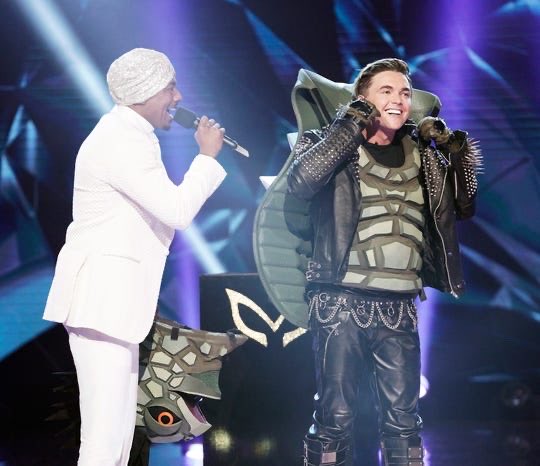 tayaceleste's tweet photo. um is the audience watching the same show as the people at home? #TurtleGotRobbed #maskedsinger https://t.co/yVmg77q2Gm