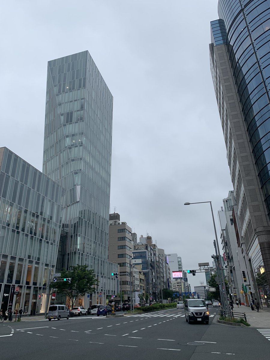 japan2theworld's tweet photo. Another cold Friday. Was May this cool?? Not fun to take cloudy pictures a lot everyday🌧️🥲 #cloudytokyo #coldmay #japan #omotesando #tgif https://t.co/9vUSnEsYVZ