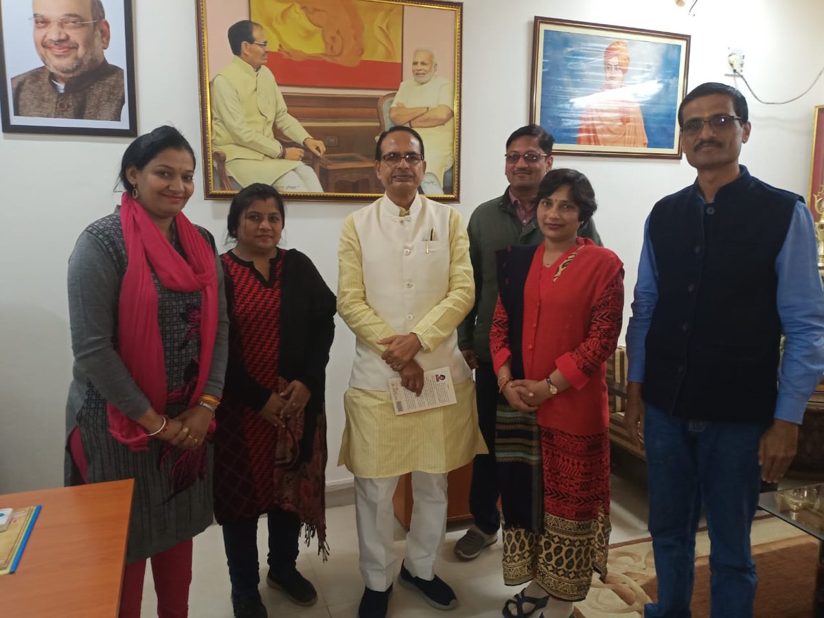 DrDeoraj's tweet photo. #फॉलेन_आउट_अतिथि_विद्वान_मप्र
आदरणीय मुख्यमंत्रीजीआपसेअनुरोध है की उनशब्दों कोपूरा कीजियेजोआपने 16दिस2019को आंदोलनरत अतिथिविद्वानों के प्रतिनिधमण्डल से कहे थे।कृपाआदेश जारीकर फालेनआउट अतिथिविद्वानों को व्यवस्था में लीजिये।                 देवराजसिंह
@CMMadhyaPradesh
@vdsharmabjp https://t.co/pY1X9QjOYL