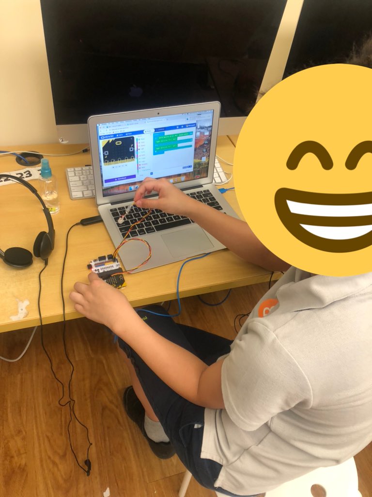 wiljonEDU's tweet photo. Great first week back in the makerspace with @nearpod @MSMakeCode @tinkercademy @SketchUp @flashforce #Edtech #microbit #sketchup #Flashforce #3dprinter https://t.co/1ZwZO5w4DQ
