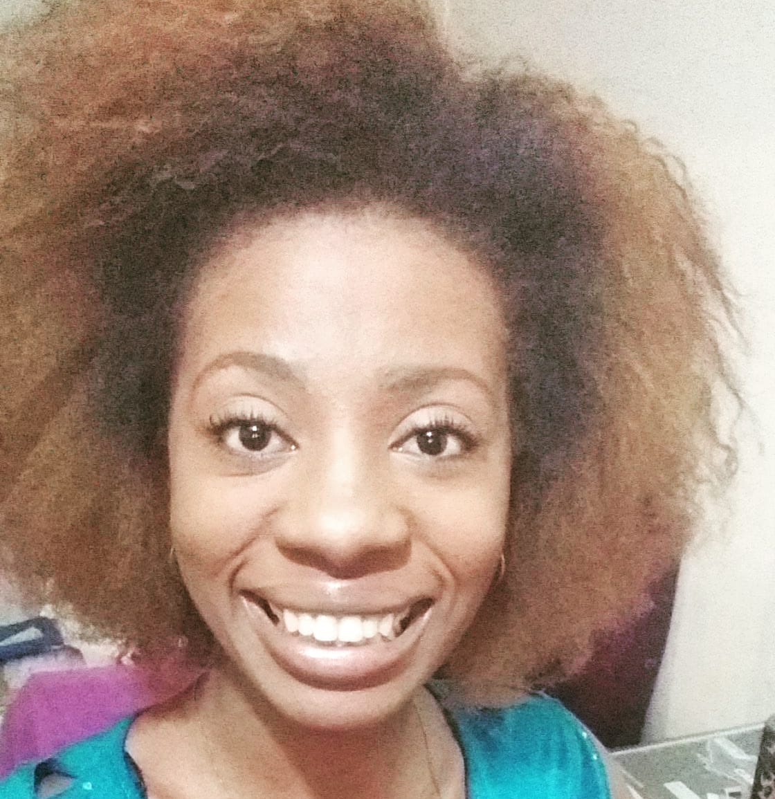 castrodiianaa's tweet photo. @PanteneBrasil Nunca gostei de ter cabelo liso,sem volume.
Ter que alisar me deixava incomodada,mas minha mãe acha feio o crespo.
Qnd tive a minha independência,comecei usar tranças e consegui tirar a química.
Hoje sou livre e feliz com meu Black Power!!!🌺
#OPoderESeu https://t.co/UondeY6roi