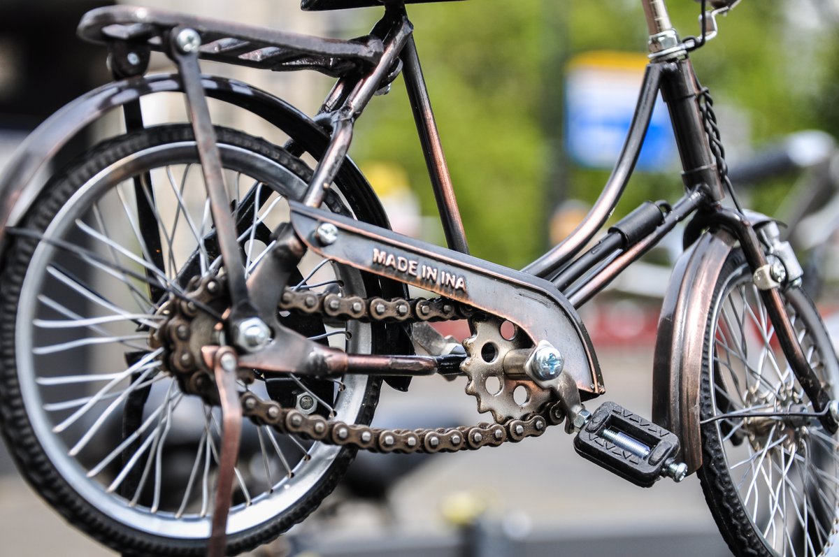 IndonesianBikes's tweet photo. FACT: About 100 million bicycles are manufactured worldwide each year.

#IndonesianBikes #rotterdam #netherlands #omabikes #omafiets #fiets #bikes #bicycles #miniaturebikes #handmade #creative #local #craftsmen #inspiration #bikeride #mechanic #racefiets #racebike #giftideas https://t.co/1t5w9E6dDS