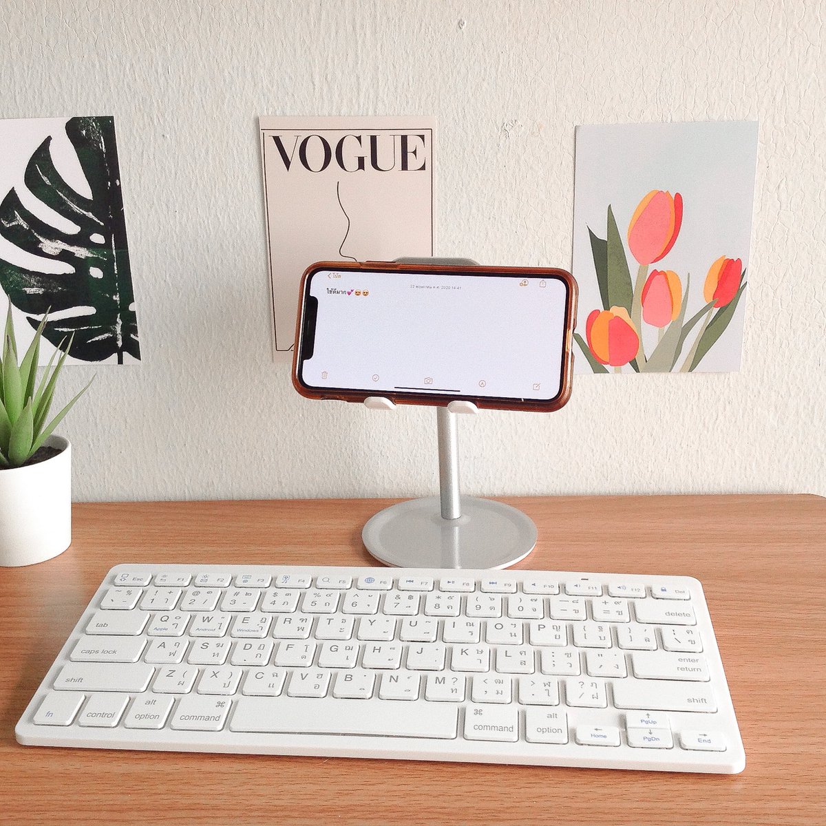 Squeeze_case's tweet photo. เหมาะกับคนขี้เกียจเปิดคอมแบบเรามาก คีย์บอร์ดบลูทูธ Wireless Keyboard เชื่อมต่อมือถือ/แท็ปเล็ตได้ทุกรุ่น แป้นพิมพ์ภาษาไทยมาตรฐาน เริ่ดมากกก

490฿ https://t.co/PUsOHLgwuW
